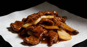 Manzo con bambu e funghi